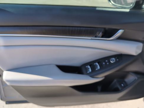 Used 2018 Honda Accord EX image 10