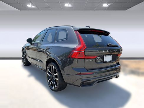 Certified 2023 Volvo XC60 B5 Ultimate w/ Protection Package Premier FWD image 3