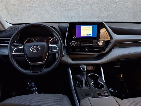 Certified 2023 Toyota Highlander LE image 19