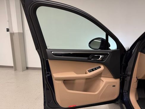 Certified 2023 Porsche Macan Turbo image 31