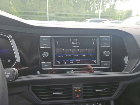 Used 2023 Volkswagen Jetta SE w/ Panoramic Sunroof Package FWD image 32