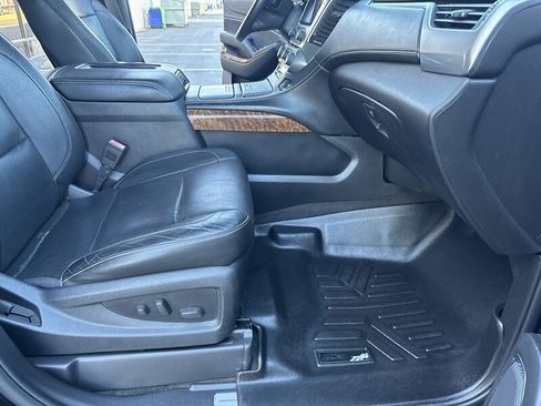 Used 2015 Chevrolet Suburban LTZ RWD image 37