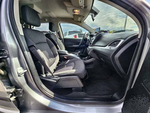 Used 2017 Dodge Journey SXT w/ Comfort/Convenience Group FWD image 27