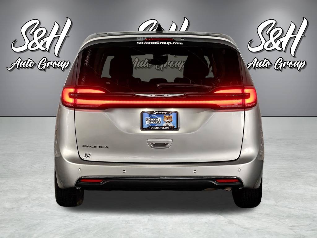 Used 2024 Chrysler Pacifica Touring-L FWD image 19