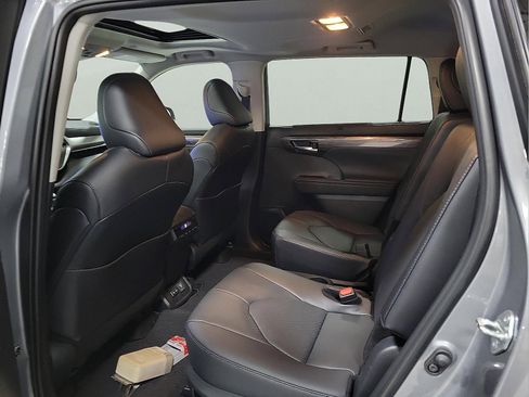 New 2026 Toyota Highlander Limited image 9