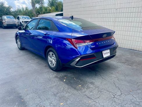 Used 2025 Hyundai Elantra SE FWD image 3