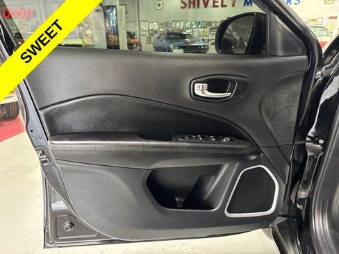 Used 2021 Jeep Compass Latitude AWD/4WD image 12