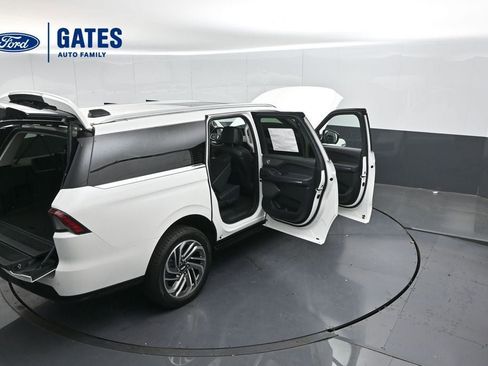 New 2025 Lincoln Navigator L Reserve image 60