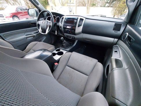 Used 2012 Toyota Tacoma 4WD Double Cab V6 MT (Natl) image 11