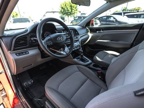 Used 2020 Hyundai Elantra SE FWD image 15