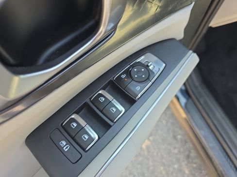 Certified 2025 Kia Sorento S w/ Panoramic Sunroof Package AWD/4WD image 11