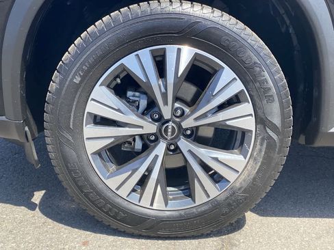 Used 2023 Nissan Rogue SV AWD/4WD image 10