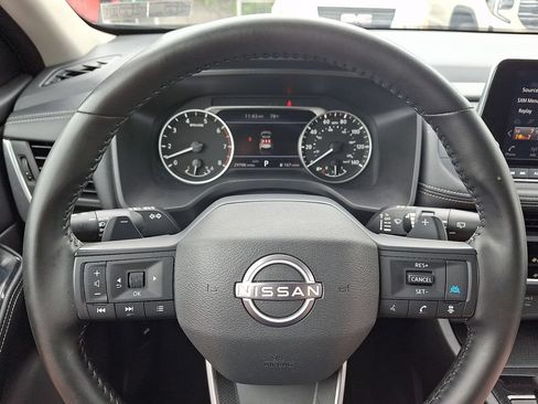 Used 2025 Nissan Rogue SV AWD/4WD image 18
