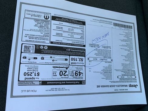 Used 2025 Jeep Wrangler Unlimited Sahara AWD/4WD image 34