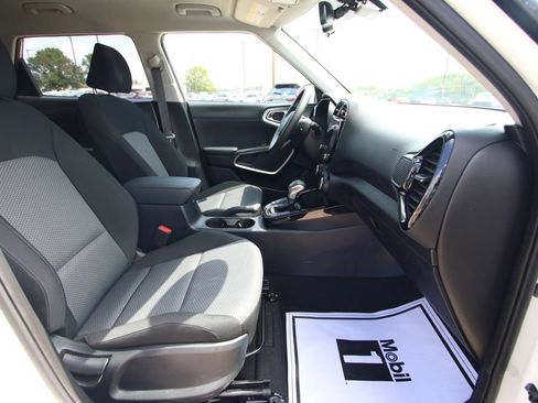 Used 2025 Kia Soul S FWD image 8