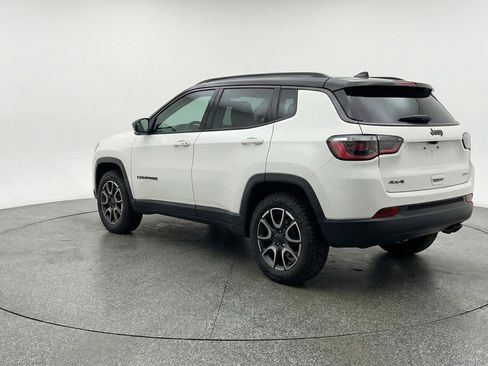 Used 2025 Jeep Compass Trailhawk w/ Trailer Tow Group AWD/4WD image 6