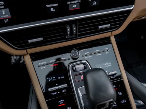 Used 2020 Porsche Cayenne image 29