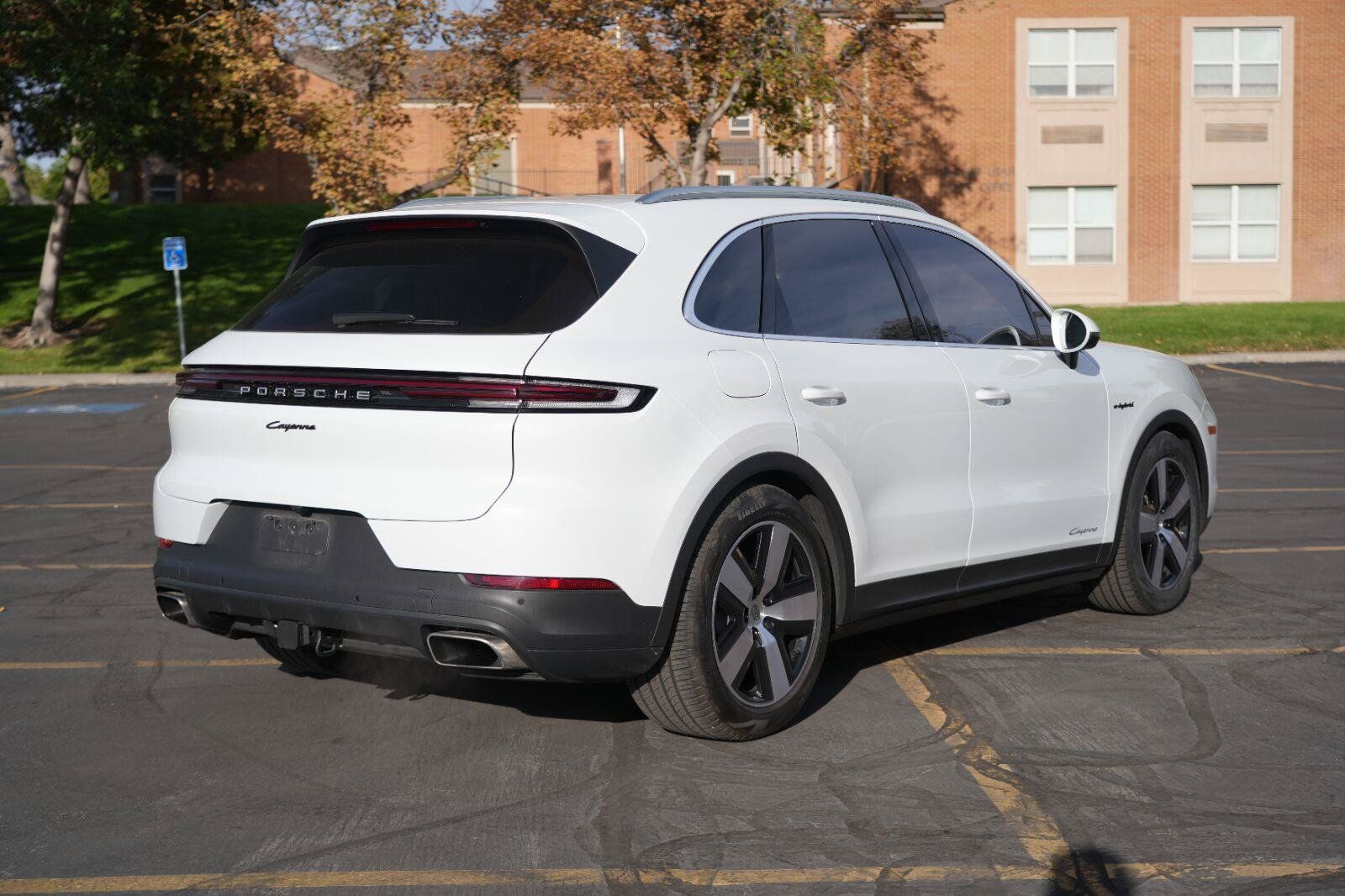 Used 2024 Porsche Cayenne AWD/4WD image 5