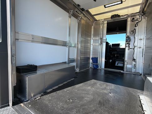 Used 2024 Chevrolet Brightdrop 400 w/ Commercial Equipment Package AWD/4WD image 26