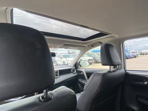 Used 2015 Toyota RAV4 Limited AWD/4WD image 7