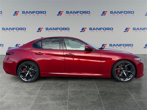 Used 2017 Alfa Romeo Giulia Ti w/ TI 19" Sport Package image 6