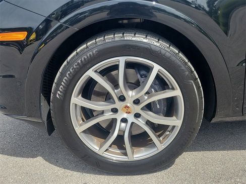 Used 2025 Porsche Cayenne image 14