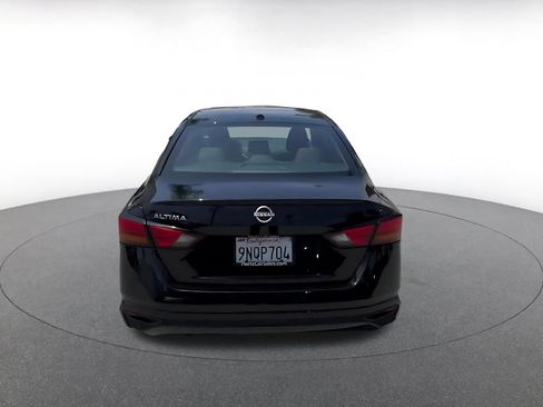 Used 2025 Nissan Altima 2.5 SV FWD image 10