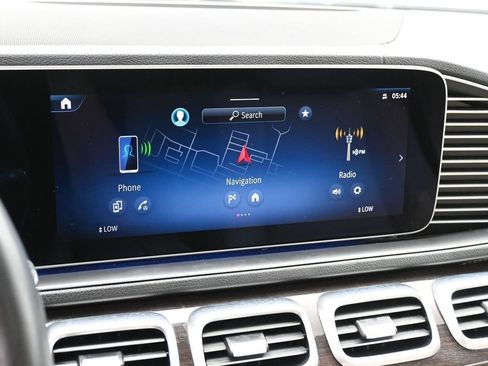 Used 2024 Mercedes-Benz GLS 450 4MATIC image 13