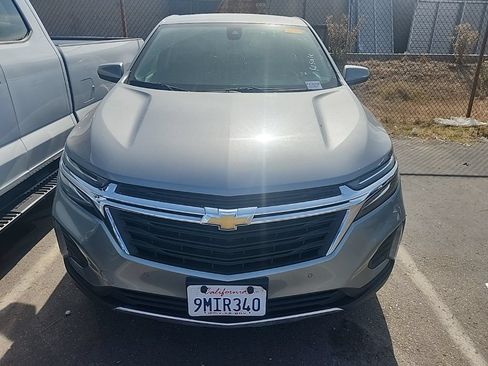 Used 2024 Chevrolet Equinox LT FWD image 2