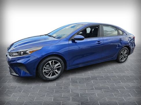 Used 2024 Kia Forte LXS image 3