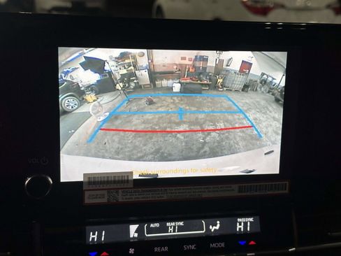 Used 2025 Toyota Sienna LE image 22