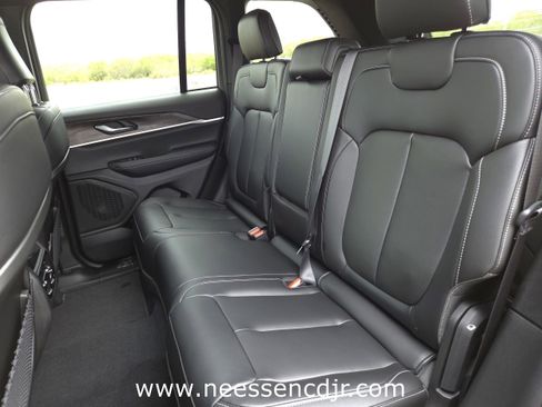 New 2025 Jeep Grand Cherokee Limited image 23