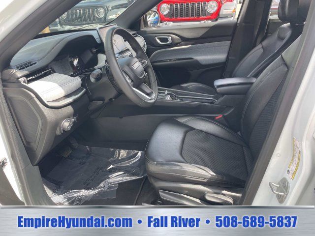 Used 2024 Jeep Compass Latitude AWD/4WD image 19