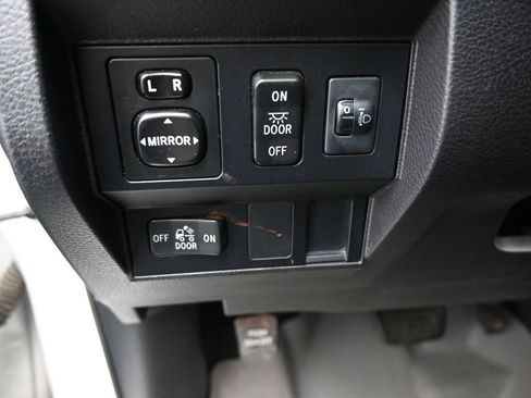 Used 2016 Toyota Tundra SR5 image 18