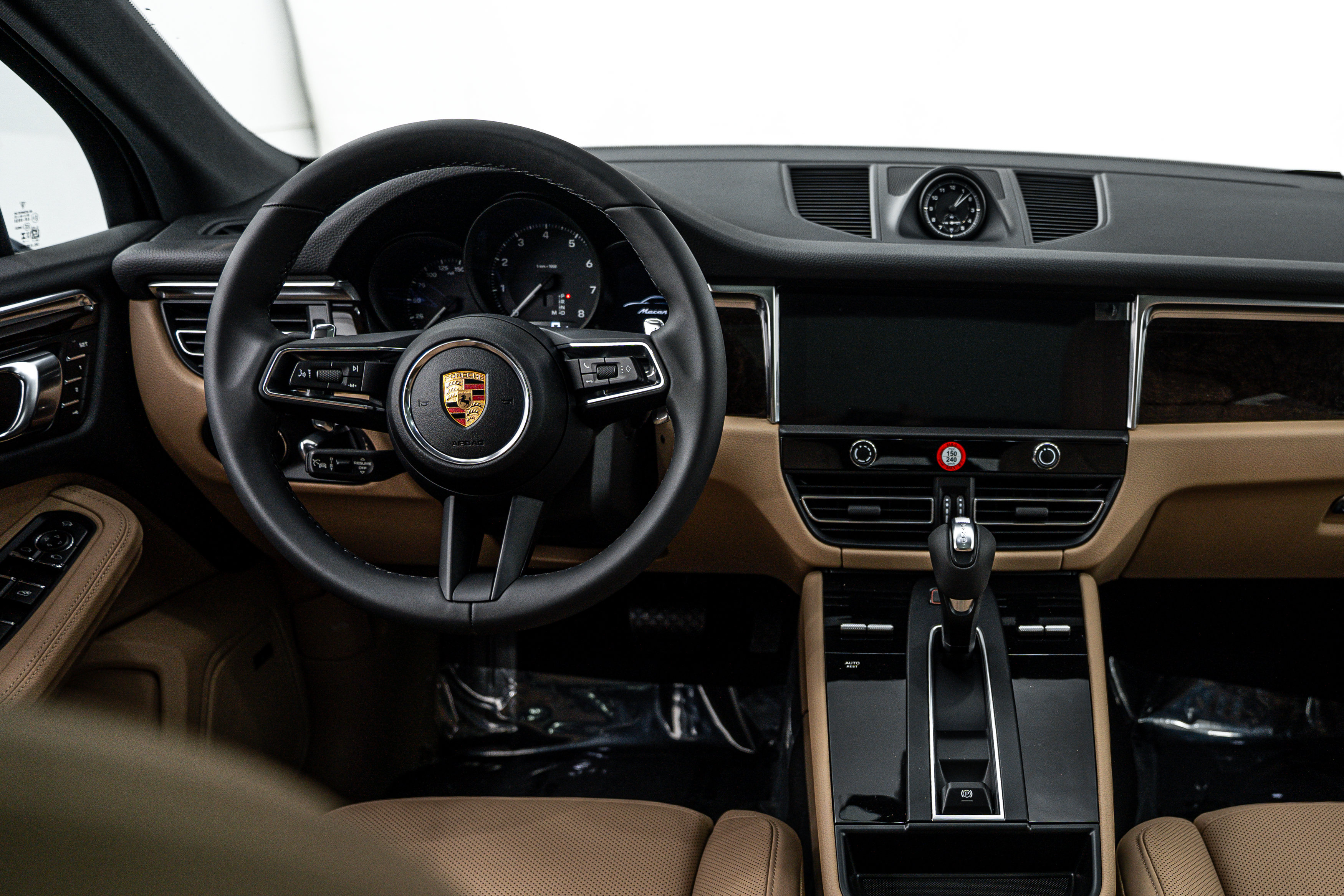 Certified 2026 Porsche Macan AWD/4WD image 23