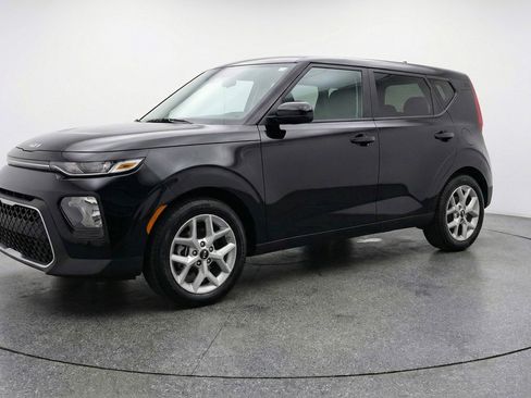 Used 2025 Kia Soul LX w/ LX Technology Package image 3