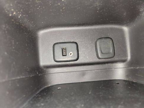 Used 2018 Chevrolet Equinox LT image 34