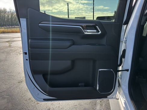 Used 2024 Chevrolet Silverado 1500 LT Trail Boss w/ Convenience Package II image 18