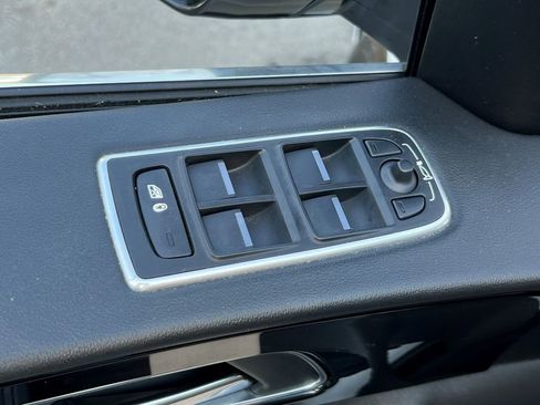 Used 2019 Jaguar F-PACE Premium AWD/4WD image 18