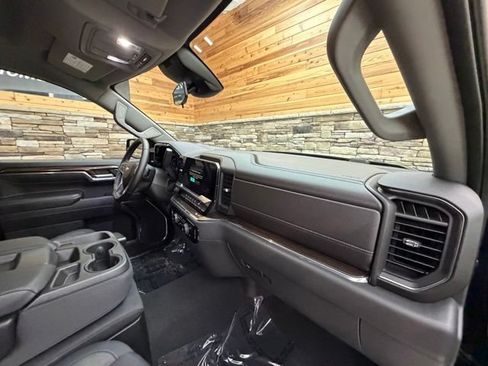Used 2023 Chevrolet Silverado 1500 LT AWD/4WD image 15