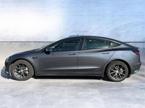 Used 2022 Tesla Model 3 Standard Range image 14