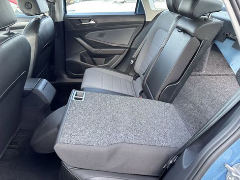 Used 2025 Volkswagen Jetta SE image 24