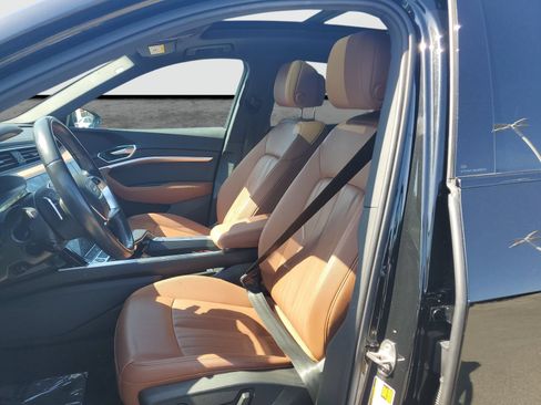 Used 2024 Audi Q8 e-tron Premium AWD/4WD image 18