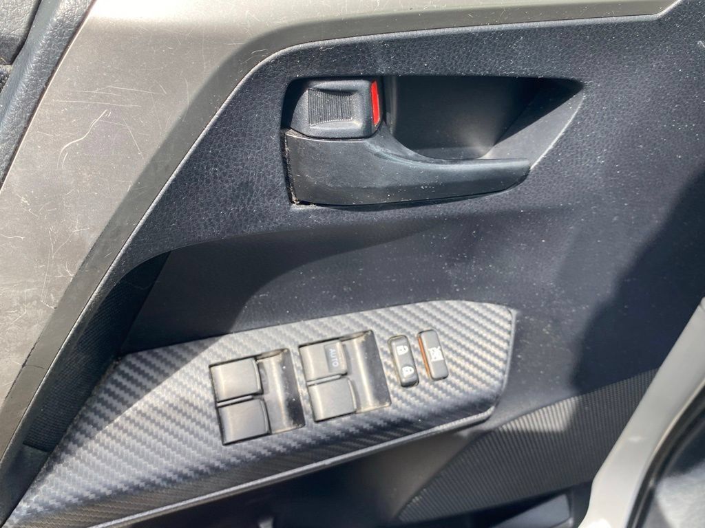 Used 2013 Toyota RAV4 XLE AWD/4WD image 21