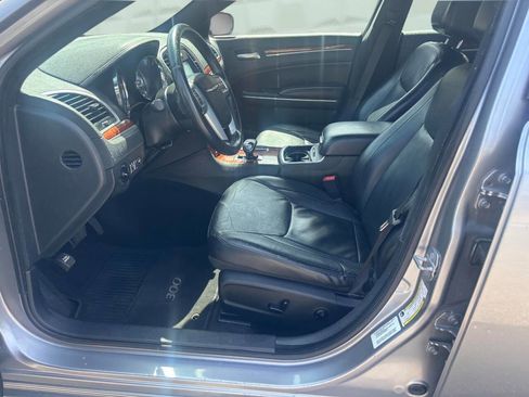 Used 2014 Chrysler 300 RWD image 10