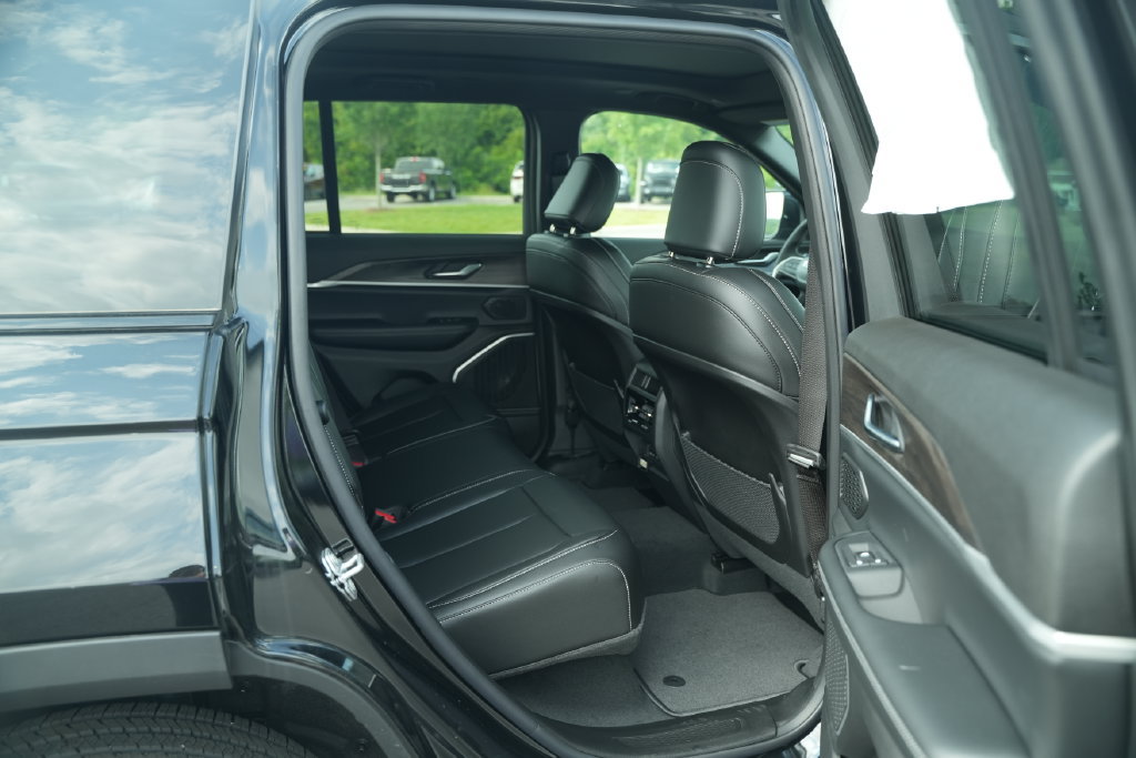 New 2026 Jeep Grand Cherokee Limited w/ MOPAR Finishing Package AWD/4WD image 21