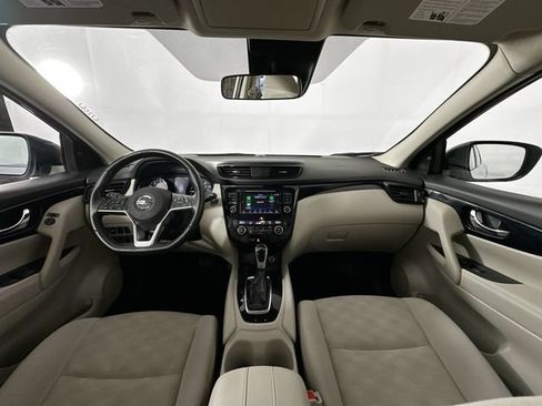 Used 2019 Nissan Rogue Sport SV w/ Technology Package AWD/4WD image 3