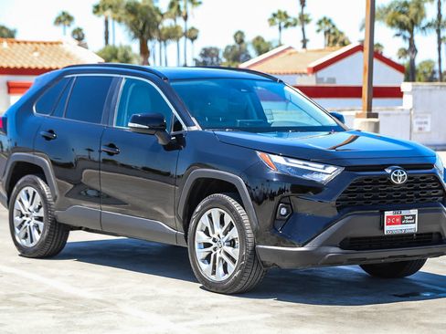 Used 2022 Toyota RAV4 XLE Premium FWD image 4