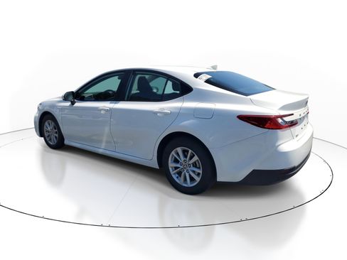 Used 2025 Toyota Camry LE FWD image 3