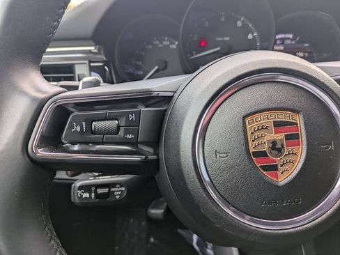 Used 2025 Porsche Macan AWD/4WD image 17